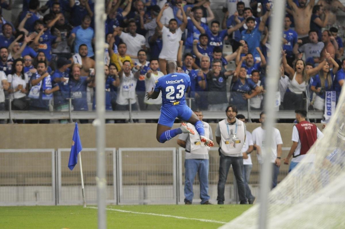 Sass entrou no segundo tempo e marcou o gol do Cruzeiro: 1 a 0