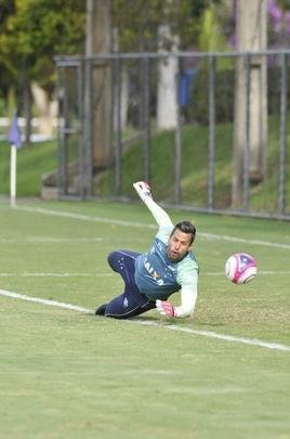 Mano Menezes montou Cruzeiro que deve encarar o Villa Nova no sbado e promoveu trs mudanas em relao ao ltimo jogo: Murilo entrou na vaga de Leo, Egdio no lugar de Marcelo Hermes e Robinho deu lugar a Ariel Cabral