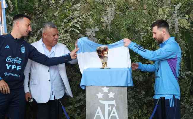 Messi  homenageado pela AFA