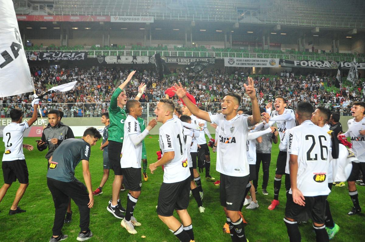 Galinho vence o Fluminense por 3 a 1, de virada, no Independncia, e conquista a Taa BH