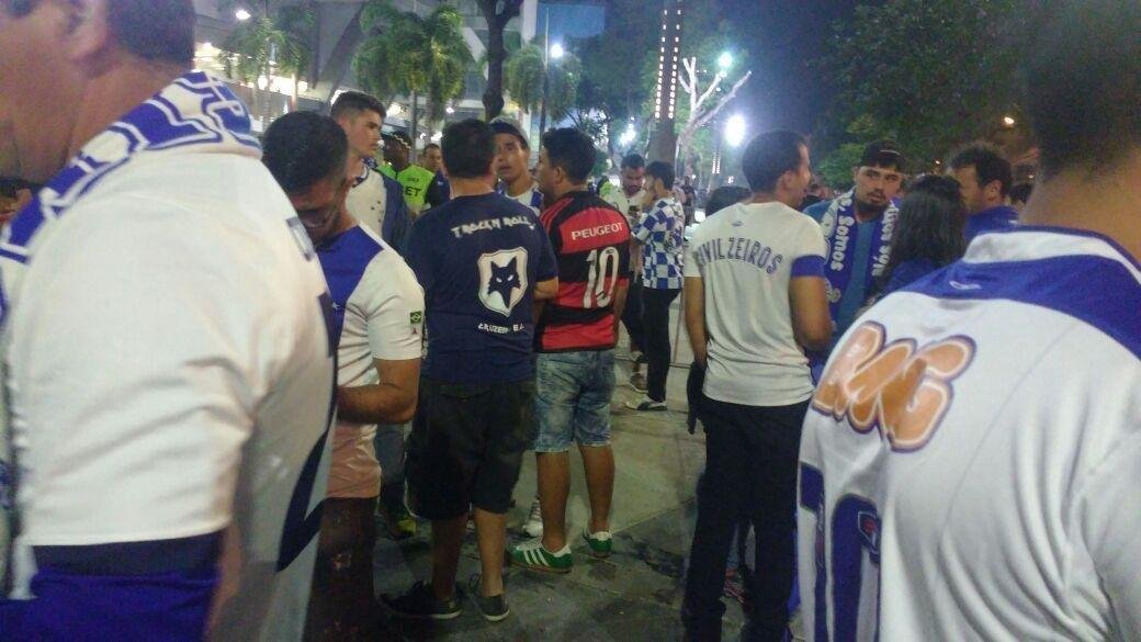 Mais de cinco mil cruzeirenses foram ao Maracan acompanhar o primeiro jogo da deciso