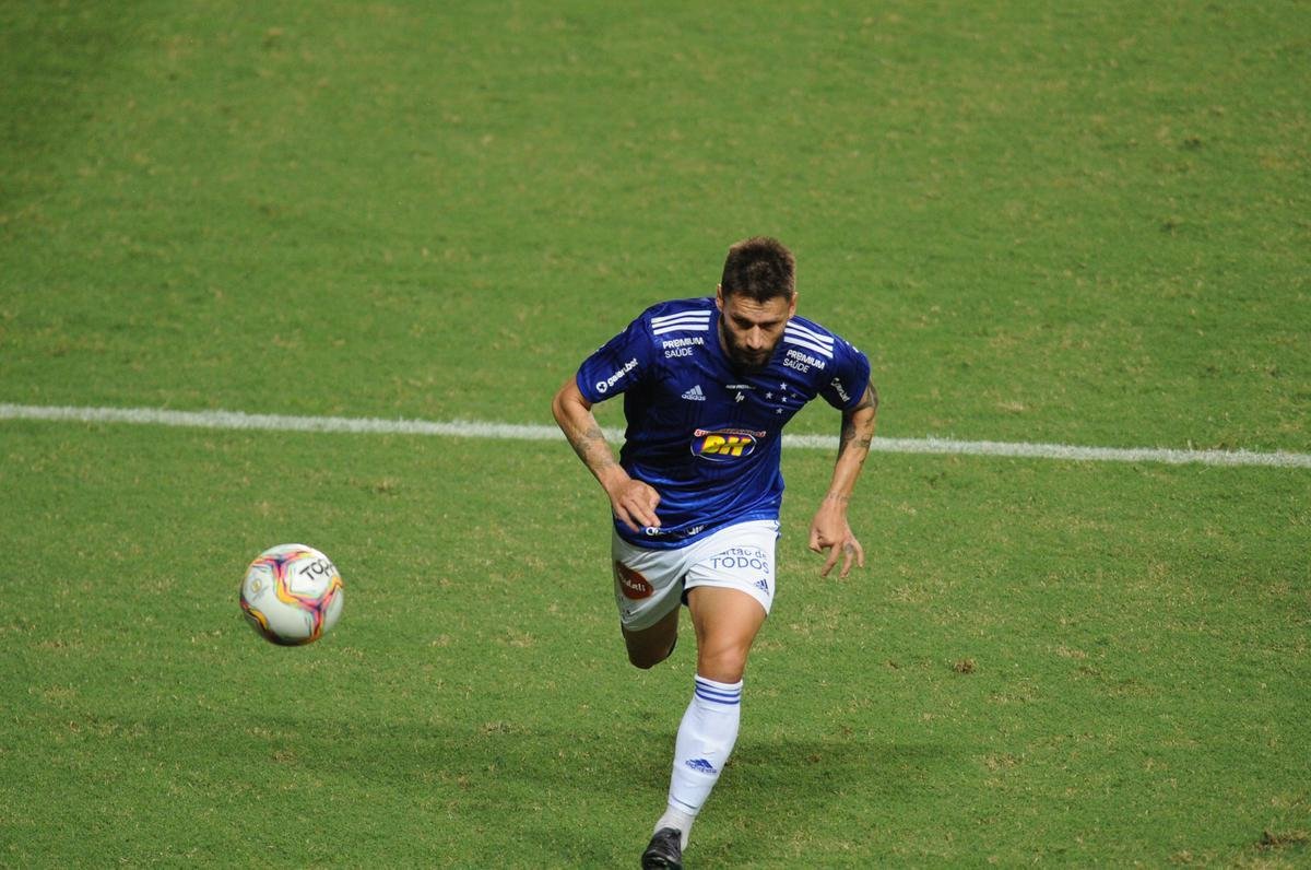 Fotos do jogo entre Cruzeiro e Cuiab, no Independncia, em Belo Horizonte, pela 32 rodada da Srie B do Campeonato Brasileiro