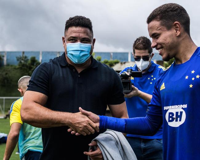 Em sua primeira visita  Toca da Raposa II, Ronaldo concedeu entrevista coletiva e teve contato com jogadores e comisso tcnica do Cruzeiro. Ele tambm se encontrou com scios da categoria Diamante.