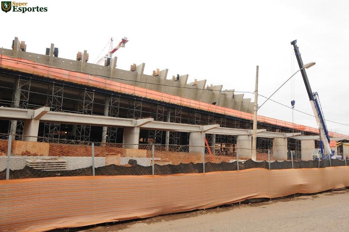 22/06/2012 - Montagem da nova esplanada do Mineiro em fase avanada.