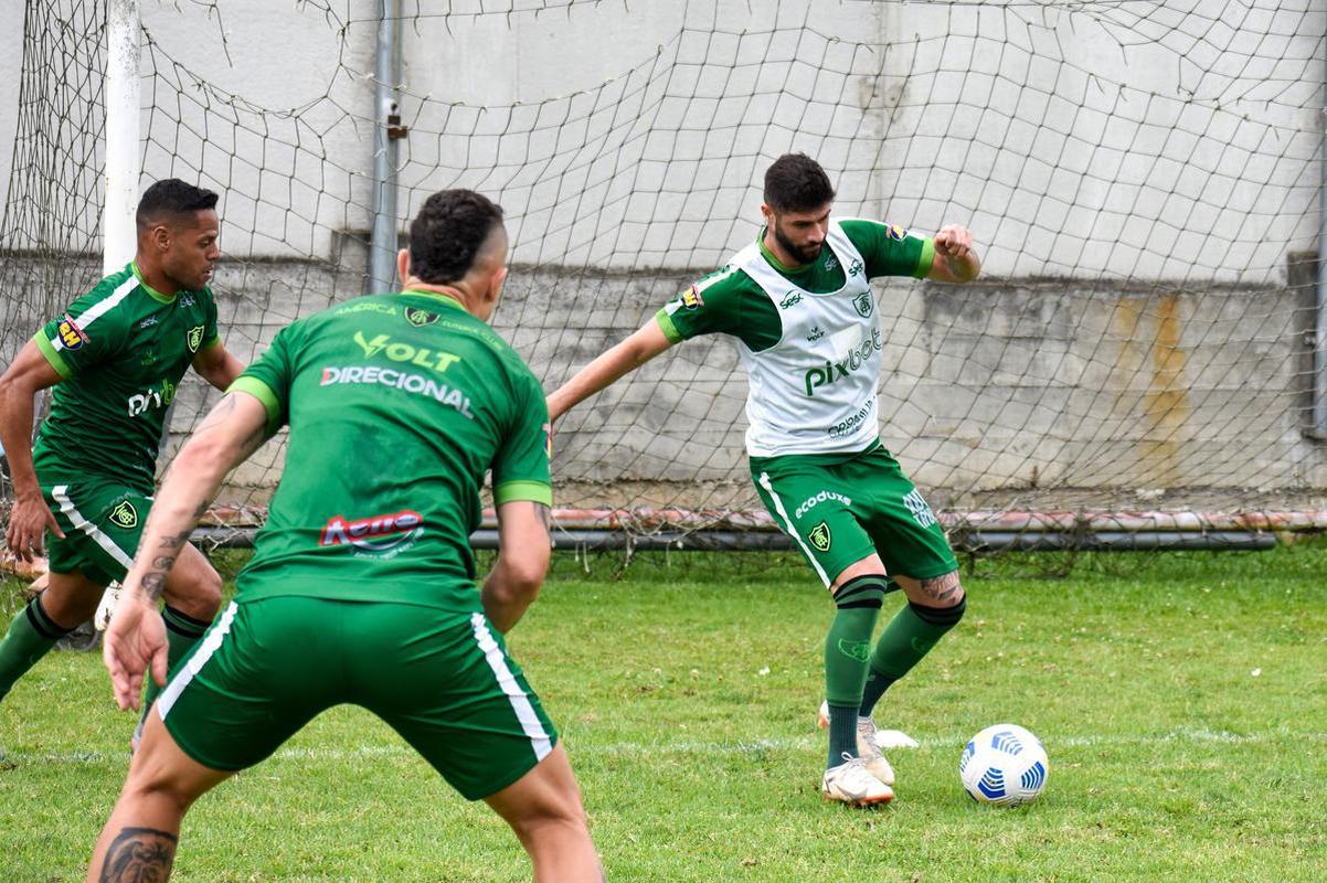 Jogadores do Coelho se preparam para enfrentar o Inter no Beira-Rio