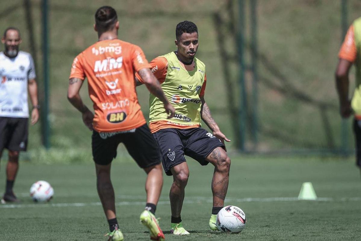 Comemorao pelo aniversrio do Galo e treino