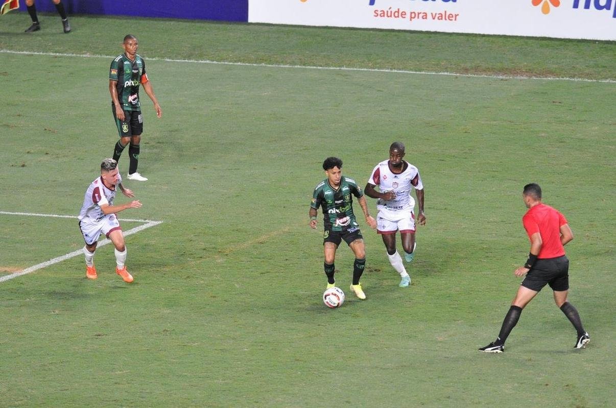 O Amrica recebeu o Patrocinense nesta quarta-feira (16), no Independncia, em Belo Horizonte, para confronto vlido pela 7 rodada do Campeonato Mineiro. A partida marcou a estreia do experiente goleiro Jailson com a camisa do Coelho.