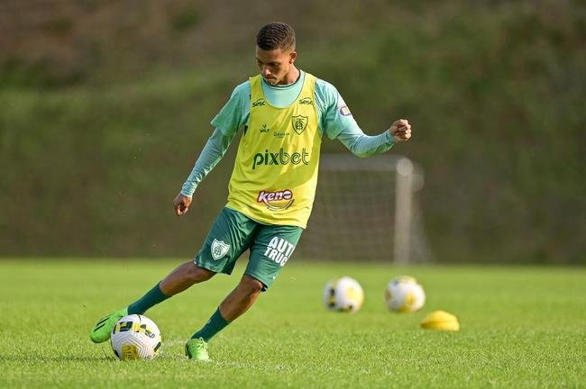 Em preparao para enfrentar o Corinthians no prximo domingo (18/9), o Amrica treinou nesta tera-feira (13/9)