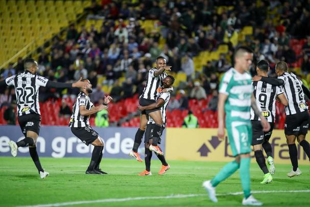 Elias marcou o terceiro e sacramentou classificação do Atlético sobre La Equidad, em Bogotá