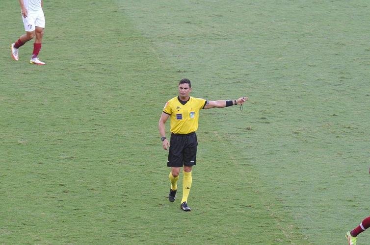 Ainda no primeiro tempo, o Atltico empatou em cobrana de pnalti de Hulk aps reviso do VAR: 1 a 1