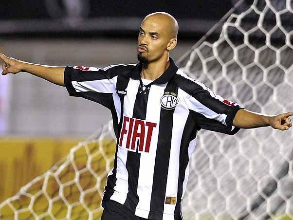Marques - dolo da torcida do Atltico, Marques voltou do exterior para o clube em duas oportunidades: a primeira em 2005, ano do rebaixamento do clube, onde foi um dos poucos que se salvou na pssima campanha da equipe, e em 2008, quando ficou at o fim da carreira, no fim de 2010. Em seu penltimo jogo pelo Galo, contra o Ipatinga, no Mineiro, Marques marcou o seu ltimo gol, que garantiu o ttulo Mineiro de 2010 ao alvinegro. 