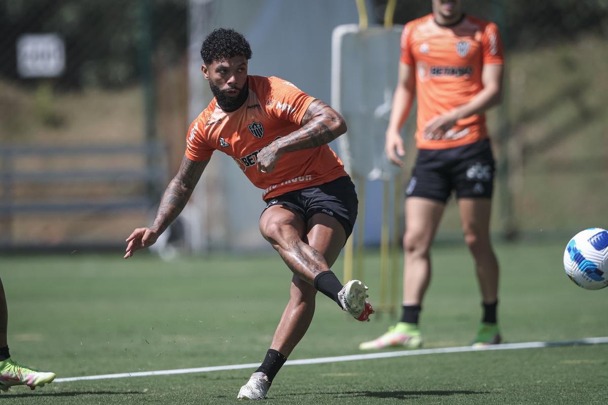 Fotos do primeiro treino de Junior Alonso no retorno ao Atltico