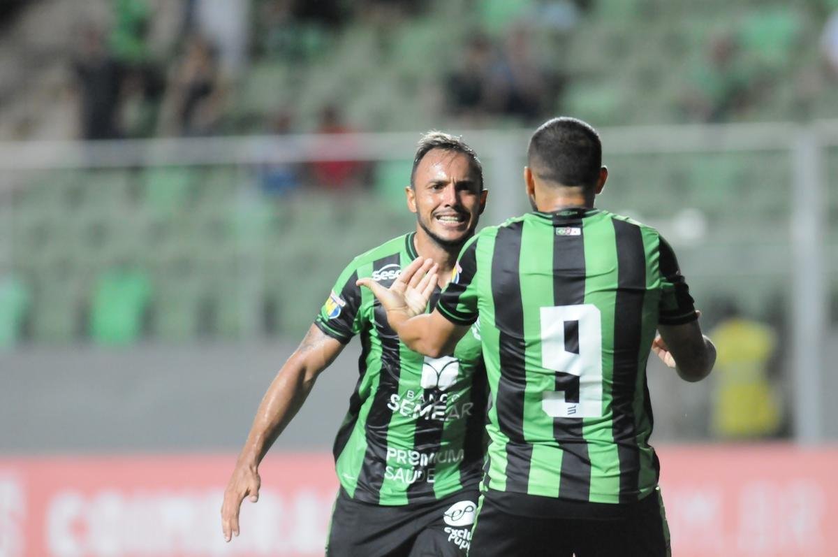 Com gols de Felipe Augusto e Al, Amrica venceu Coimbra por 2 a 0, nesta segunda-feira, no Independncia, pela sexta rodada do Campeonato Mineiro