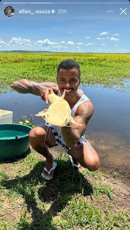 Volante Allan, entusiasta da pescaria, fez vrios registros praticando o hobby nos ltimos dias de frias.
