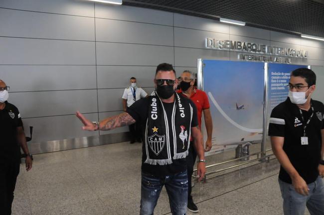 O explosivo El Turco chegou neste de domingo e mandou o recado: Saudações a toda a massa atleticana