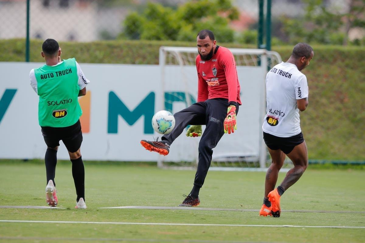 Aps polmica balada, Dylan e Marrony participam normalmente do treino na Cidade do Galo