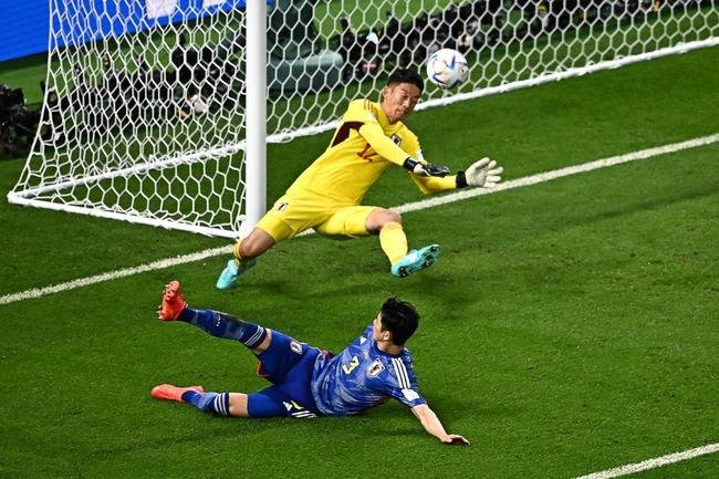 Lances da partida entre Japo e Crocia, pelas oitavas de final da Copa do Mundo.