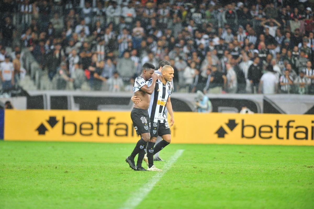 Atltico perdeu por 4 a 3 para o Coln nos pnaltis e foi eliminado da Copa Sul-Americana. Goleiro argentino Burin defendeu penalidades de Rver e Cazares