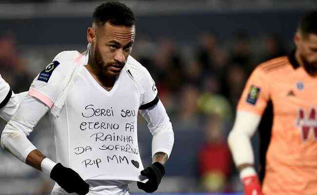 Neymar escreveu homenagem para Marlia Mendona em camisa por baixo do uniforme do PSG