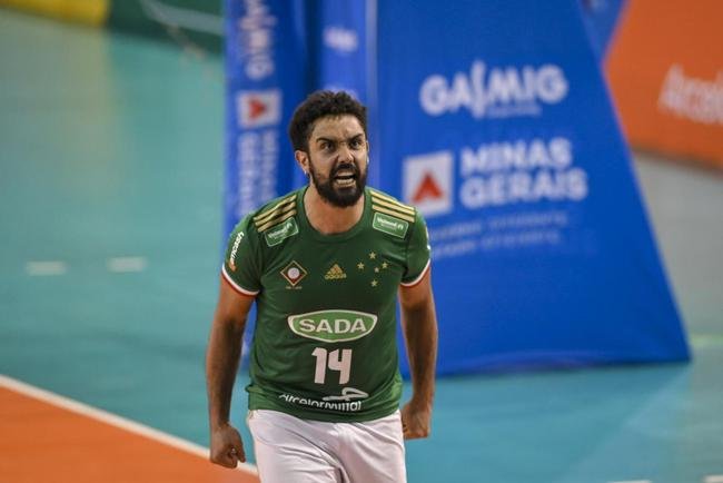 Cruzeiro se garantiu na decis�o do Sul-Americano de V�lei ao bater os argentinos do Policial Voley por 3 sets a 0, neste s�bado (5), no Gin�sio do Riacho, em Contagem. As parciais foram de 25/20, 29/27 e 25/16