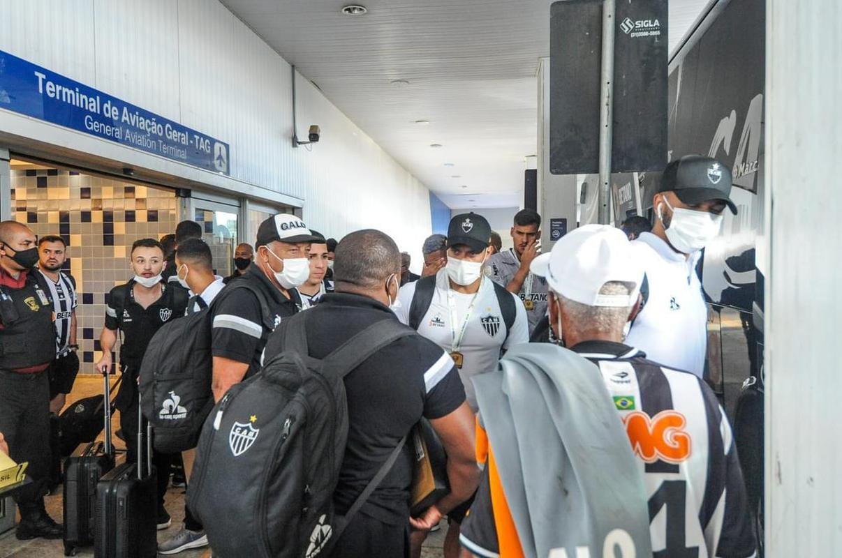 Atletas chegaram  capital mineira na manh desta quinta-feira (16)