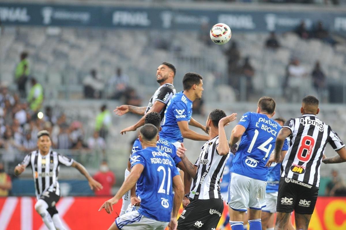 Galo venceu Cruzeiro com gols de Hulk (2) e Nacho. Edu descontou para a Raposa