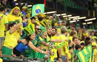 Fotos das torcidas de Brasil e Crocia no Estdio da Educao, em Al-Rayyan, no Catar, em duelo pelas quartas de final da Copa do Mundo