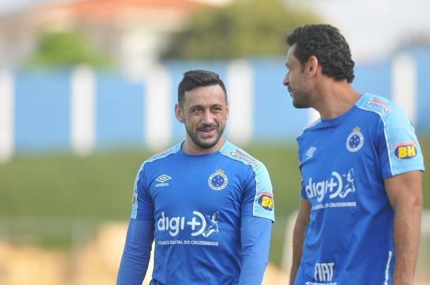 Fotos do primeiro treino de Abel Braga na Toca da Raposa II. Tcnico foi apresentado pelo Cruzeiro neste sbado e dirigir a equipe na segunda, s 20h, diante do Gois, no Serra Dourada, pela 22 rodada do Campeonato Brasileiro
