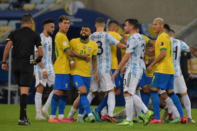 Argentina venceu Brasil por 1 a 0, no Maracan, e conquistou 15 da Copa Amrica. Gol foi marcado pelo meia-atacante Di Mara