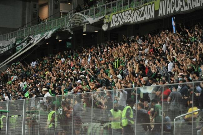 Fotos do jogo entre Amrica e Grmio, no Independncia, em Belo Horizonte, pela 32 rodada da Srie A do Brasileiro