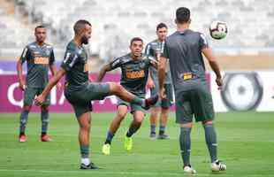 Levir Culpi comanda treino no Mineiro antes da estreia no Grupo E da Libertadores