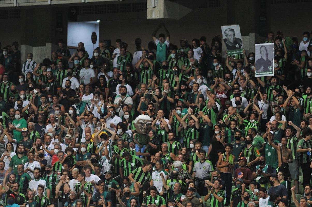 Fotos da torcida do Amrica na partida de estreia do clube na Copa Libertadores, contra o Guaran do Paraguai, no Independncia, em BH