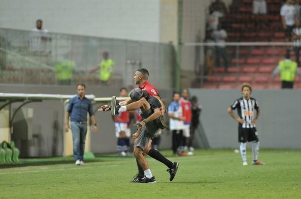Veja fotos do jogo Atltico x URT