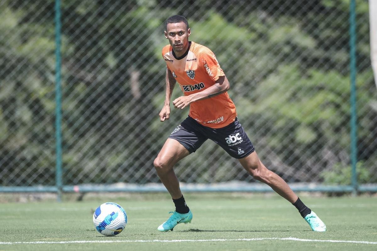 Fotos do primeiro treino de Junior Alonso no retorno ao Atltico