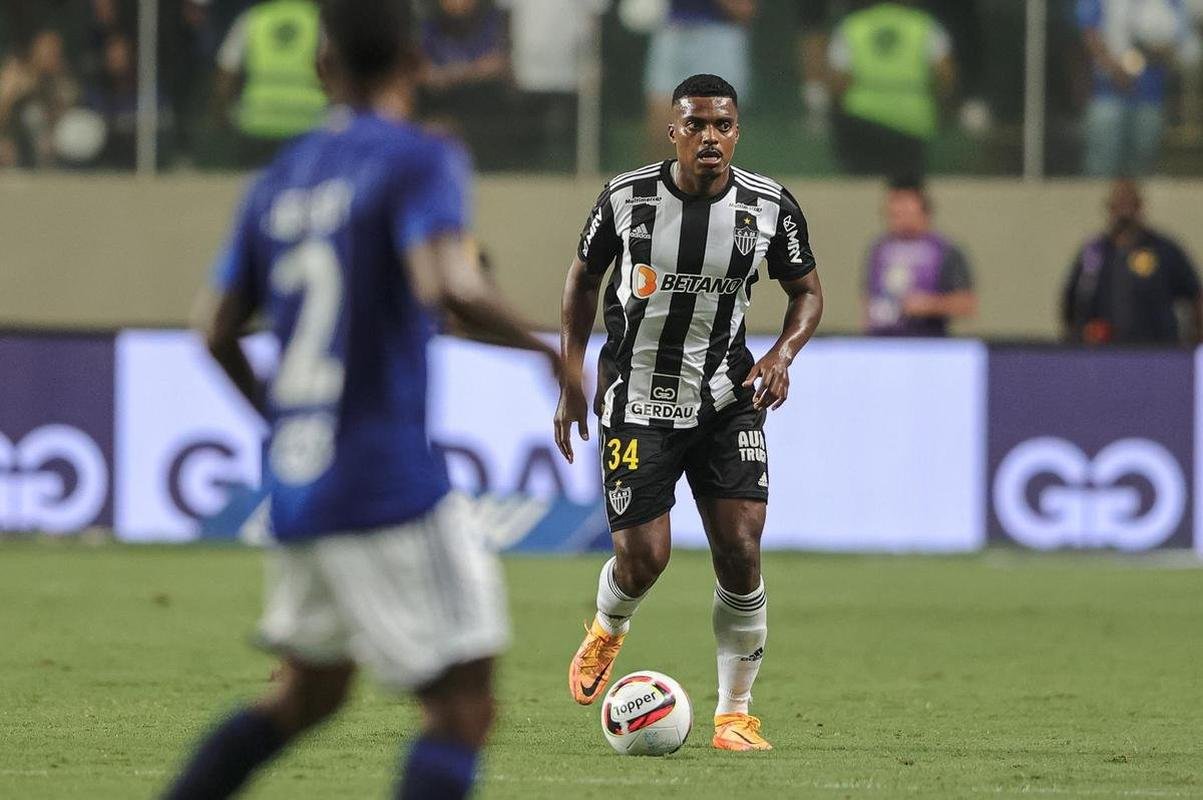 Jemerson (zagueiro) - livre no mercado aps fim de contrato com o Metz, da Frana