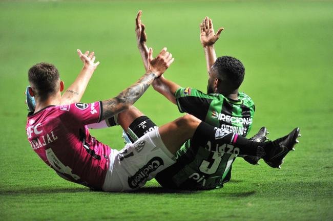 Fotos da derrota do Amrica para o Independiente del Valle, por 2 a 0, no Independncia, pelo Grupo D da Copa Libertadores