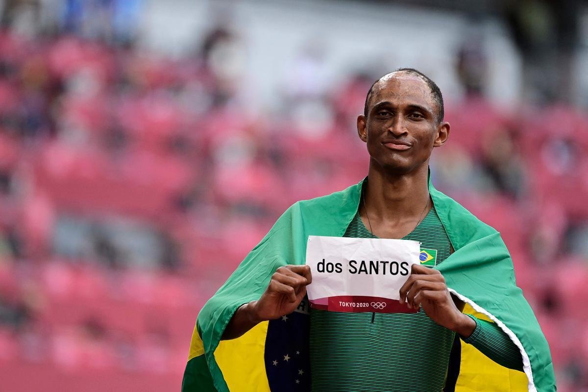 Alisson dos Santos conquistou bronze nos 400m com barreira em Tquio; veja a festa do Piu, o Malvado