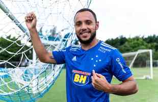 Felipe Augusto foi anunciado pelo Cruzeiro em 13 de fevereiro. Seu ltimo clube foi o Amrica. At aqui, o atacante disputou cinco jogos com a camisa celeste e marcou um gol.