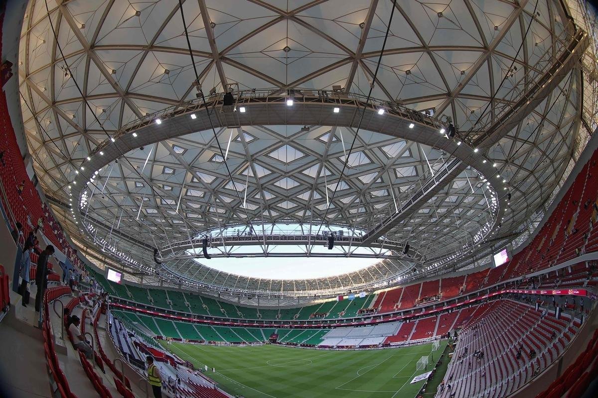 Estdio Al Thumama: arena da Copa tem capacidade para 40 mil torcedores e fica em Doha, capital do Catar. Foi projetado por pessoas nascidas no pas e reflete tradio familiar catari
