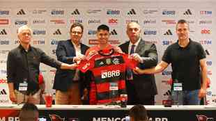 Luiz Arajo, que estava no Atlanta United (EUA), foi apresentado nesta segunda-feira pelo Flamengo, no Ninho do Urubu