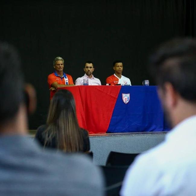 Com jogadores conhecidos da torcida mineira, como o zagueiro Edcarlos o meio-campista Leandro Domingues, o Betim apresentou o elenco nessa segunda-feira (21)