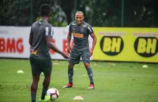 Jogadores do Atltico treinaram nesta tera-feira, vspera do jogo com o Defensor