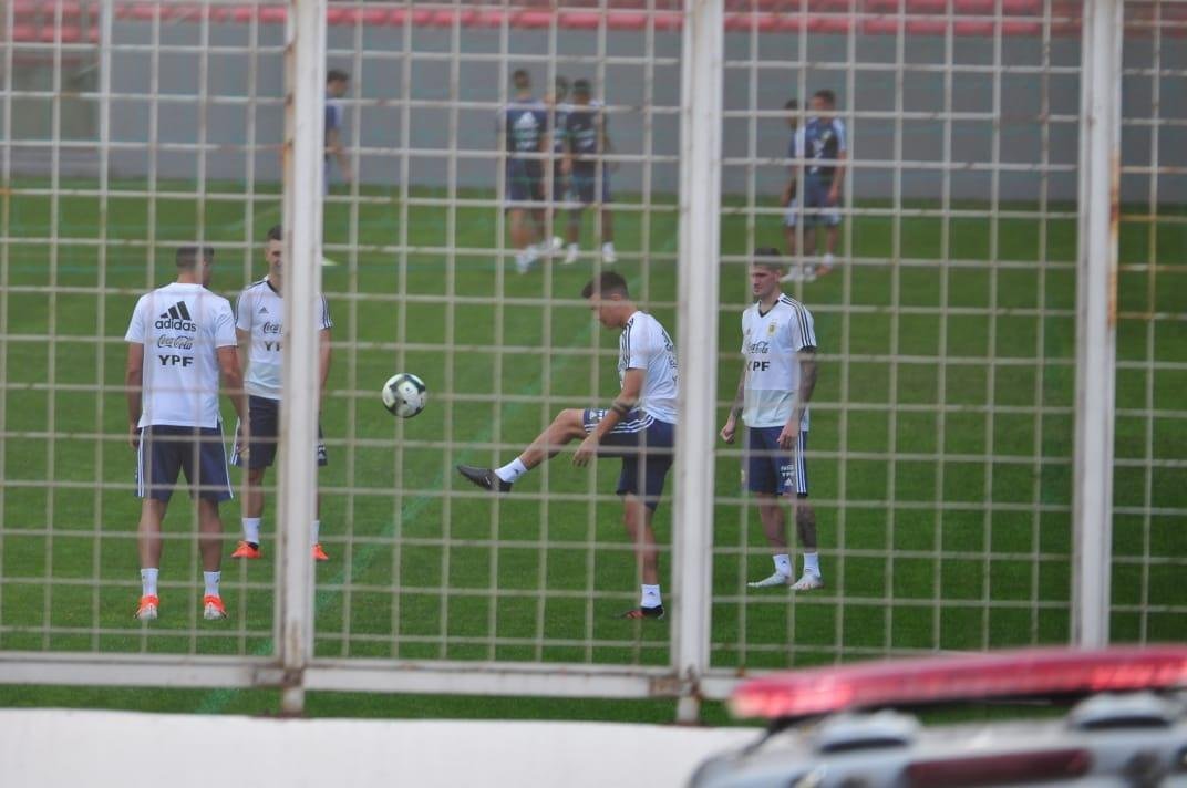 Argentina treina em Belo Horizonte para enfrentar o Paraguai