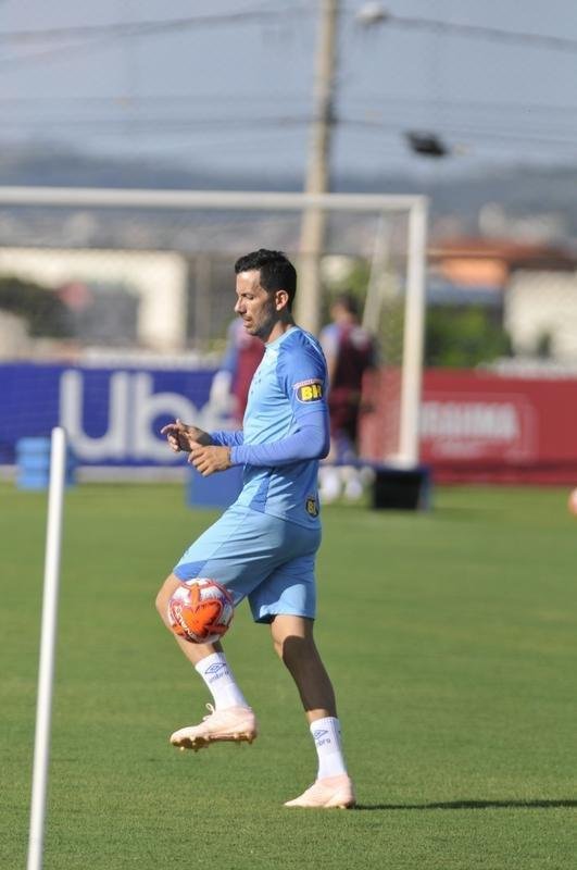 Treino do Cruzeiro nesta segunda marcou o batismo do colombiano Luis Orejuela, reforo para 2019