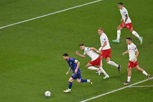 Argentina vence Polônia e se classifica para as oitavas da Copa em