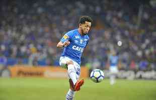 Cruzeiro ampliou sua vantagem no primeiro tempo com gol de Barcos, aos 26 minutos: 1 a 0