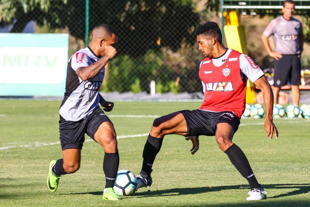 Galo afia pontaria em treino para melhorar nmeros no Brasileiro