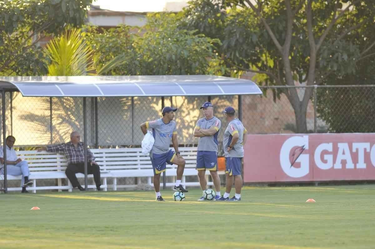 Mano Menezes testou novidades no Cruzeiro para enfrentar o So Paulo na estreia do Brasileiro