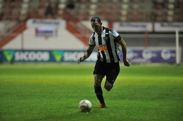 Villa Nova e Atltico se enfrentaram no Alapo do Bonfim, em Nova Lima, pelo Campeonato Mineiro
