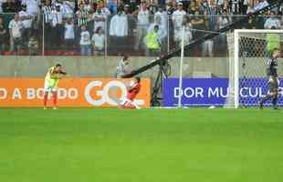 Em jogo com chuva de granizo e 'apago' no Horto, Galo  batido pelo Internacional por 1 a 0